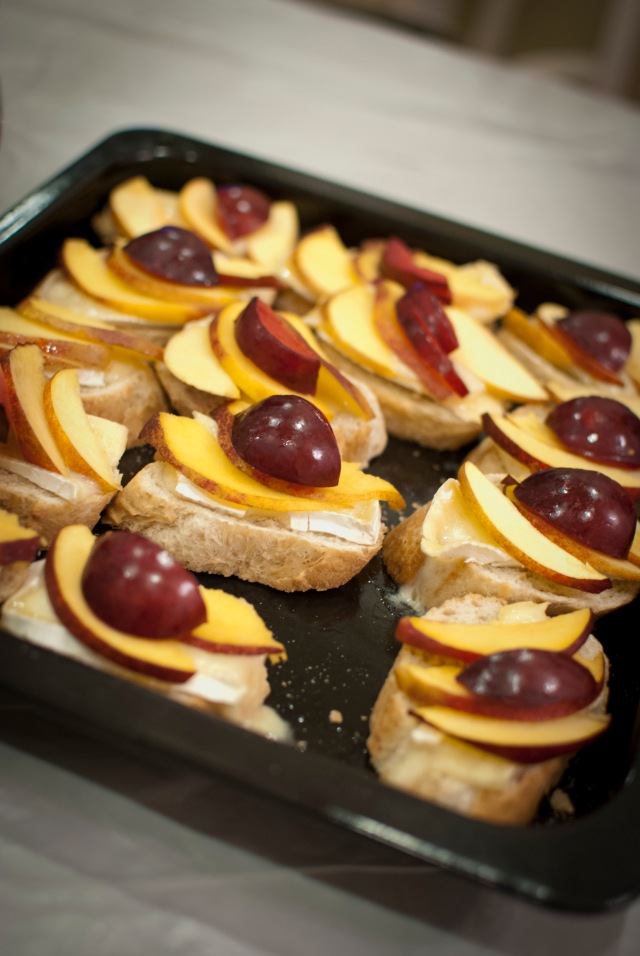 brie fruit toasts french bread yum bake delicious recipe